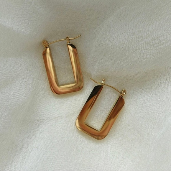 Waterproof gold plated square earrings - Picture 3 of 6